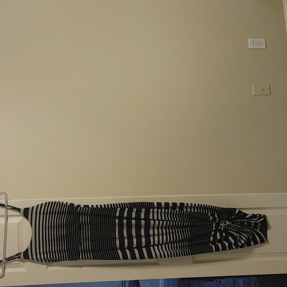 Spring & summer dress is maxi,I tied it at the end.